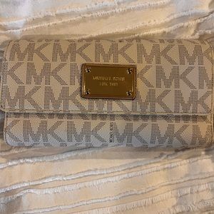 Michael kors trifold wallet